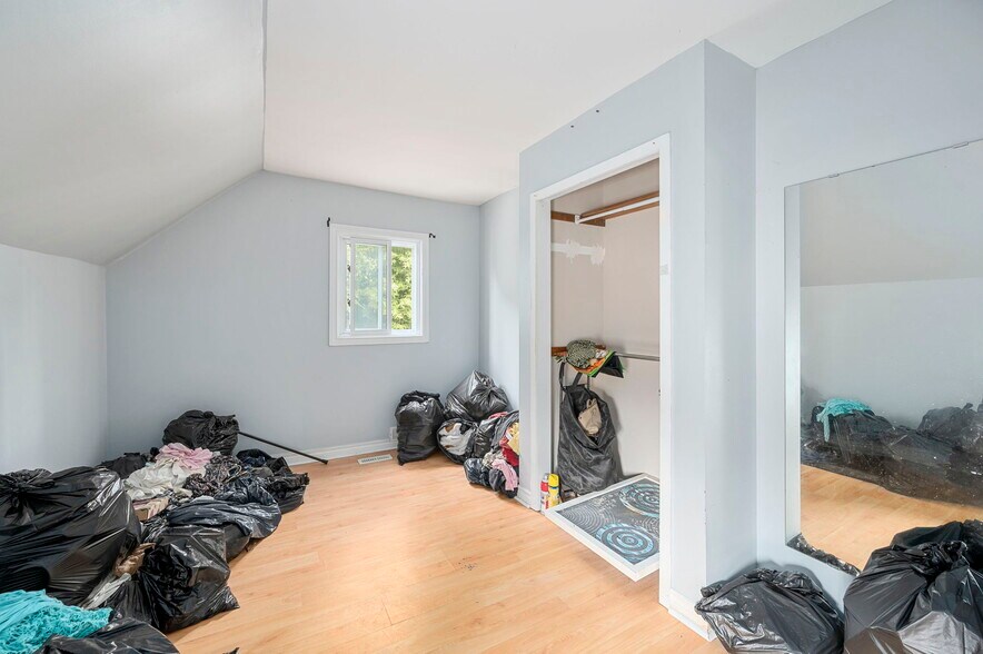 More Photos Of 227 Colborne St, Port Stanle Office For Sale