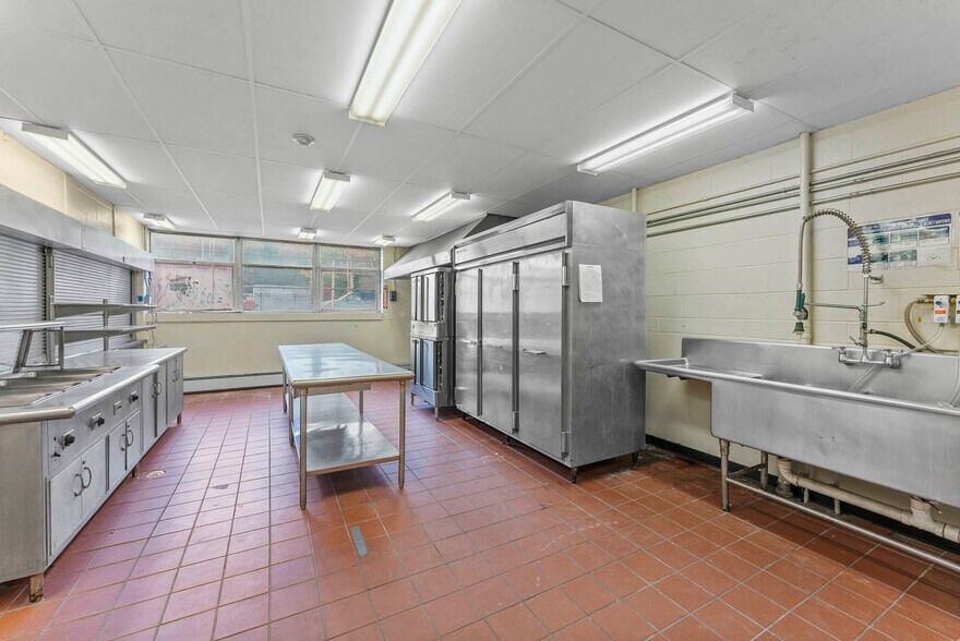 More Photos Of 211-221 3rd St, Passaic Schools For Lease