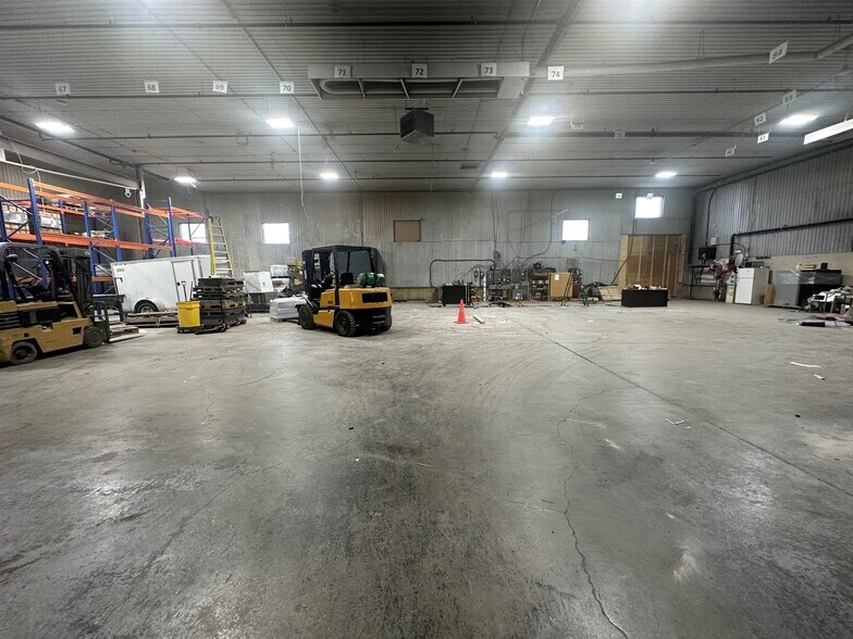More Photos Of 3600 Boul Losch, Saint-hubert Warehouse For Lease