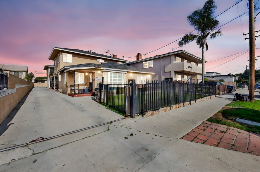 Primary Photo Of 4351 W 142nd St, Hawthorne Apartments For Sale