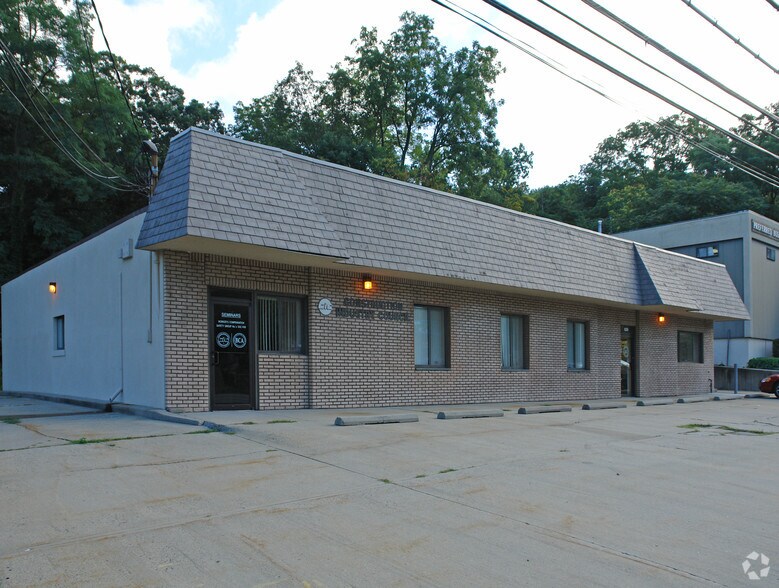Primary Photo Of 629 White Plains Rd, Tarrytown Medical For Lease