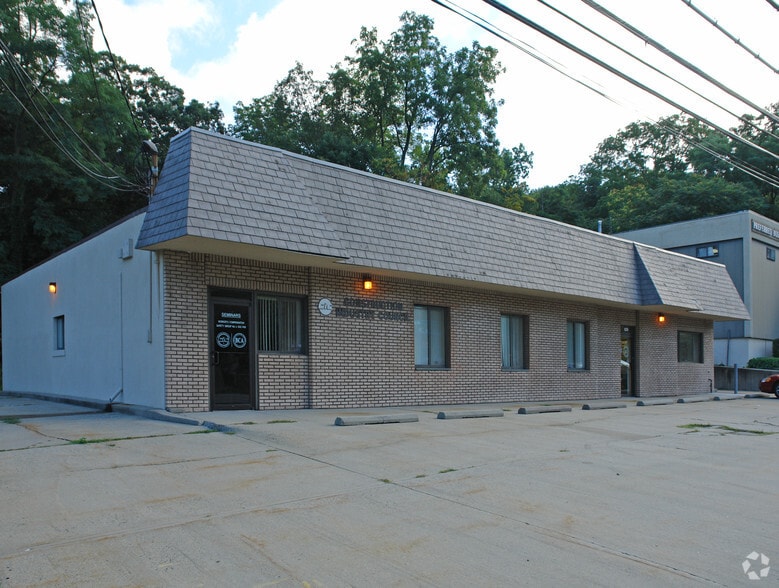 More Photos Of 629 White Plains Rd, Tarrytown Medical For Lease