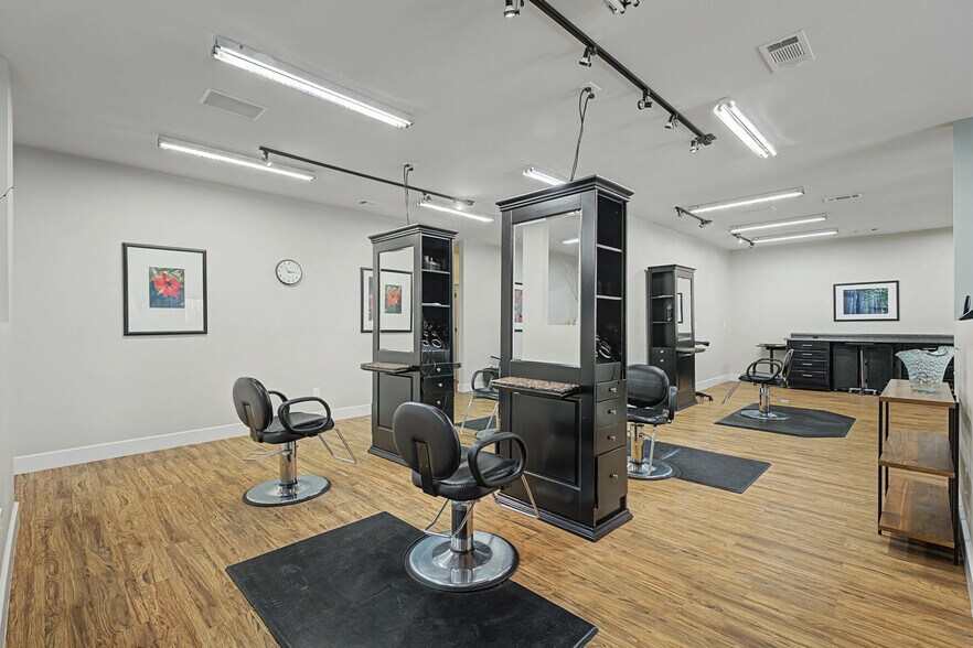 More Photos Of 1133 NW J St, Bentonville Office For Sale