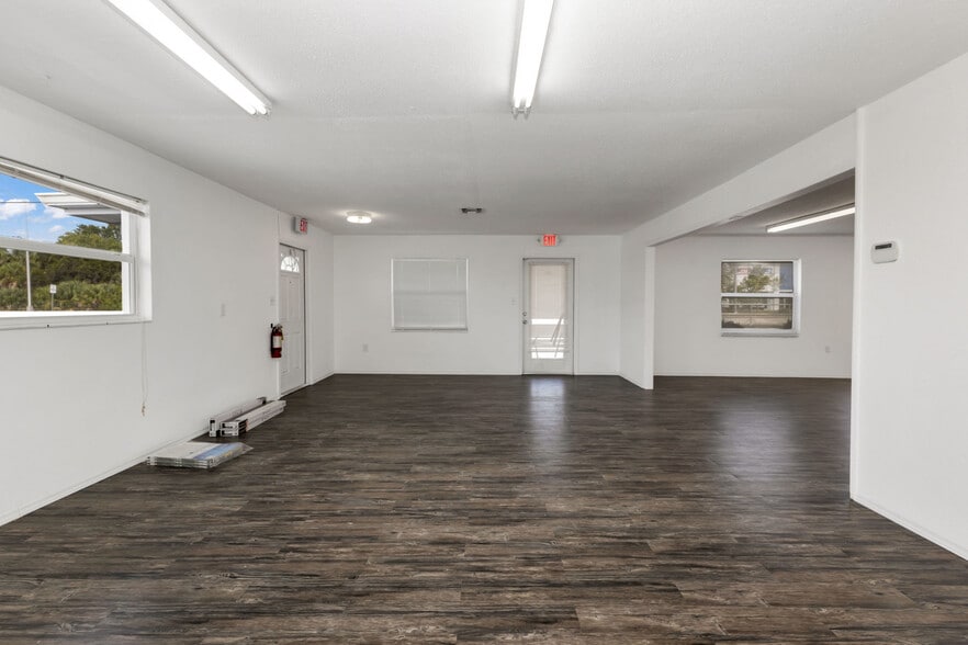 More Photos Of 23263 Harborview Rd, Port Charlotte Office For Sale