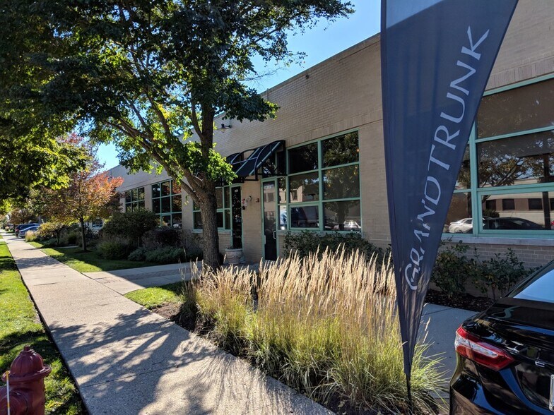 More Photos Of 8100-8142 Monticello Ave, Skokie Manufacturing For Lease