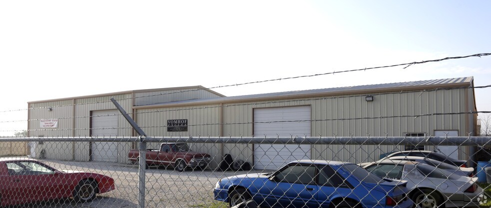 More Photos Of 9717 Industrial Rd, Justin Warehouse For Lease