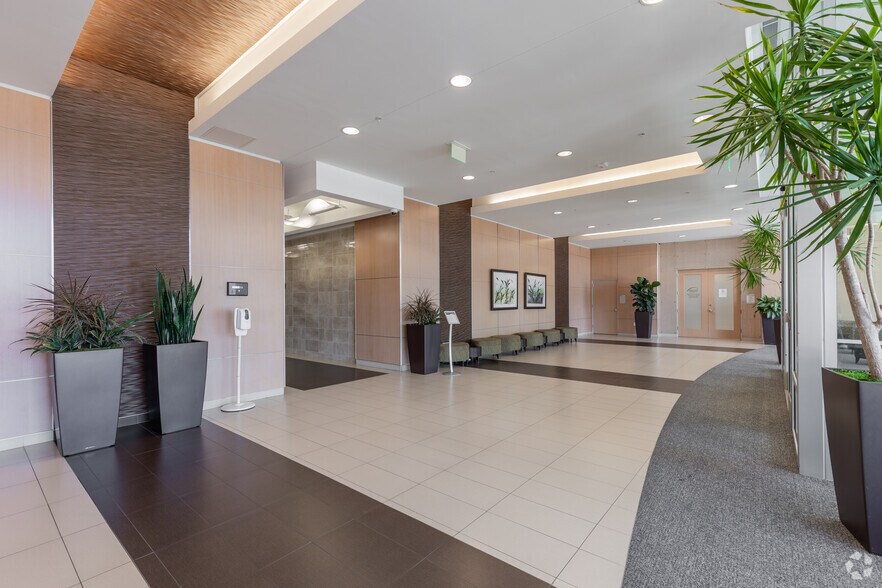 More Photos Of 17051 N Dallas Pky, Addison Medical For Lease