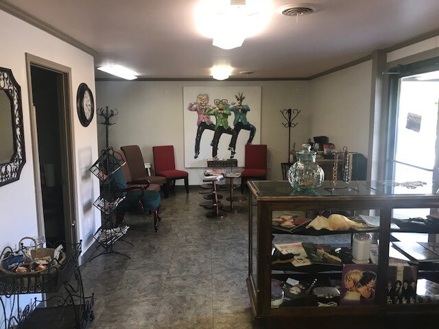More Photos Of 1906 W Main St, Tupelo Storefront Retail Office For Sale