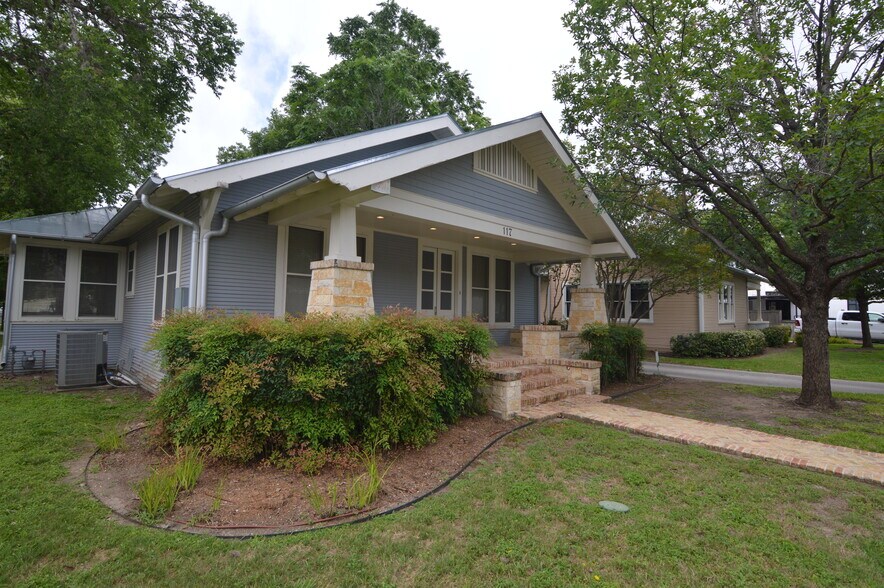 Primary Photo Of 117 Rosewood Ave, Boerne Storefront Retail Office For Sale