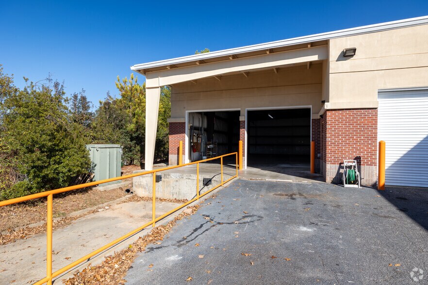 More Photos Of 6580 Jimmy Carter Blvd, Suwanee Distribution For Lease