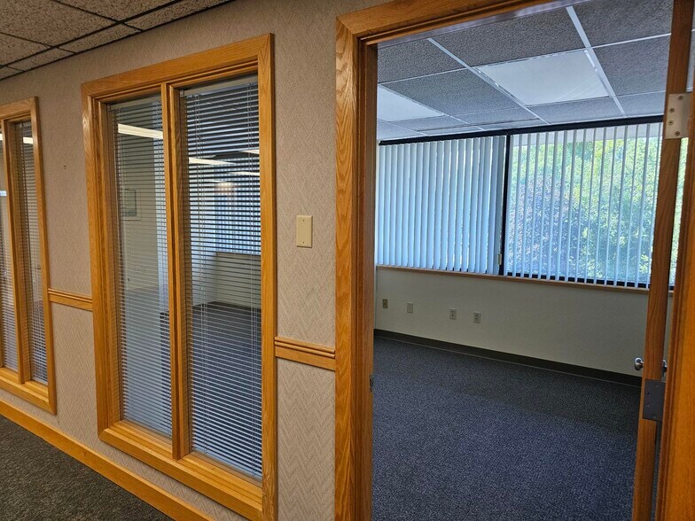 More Photos Of 30 Massachusetts Ave, North Andover Office For Lease