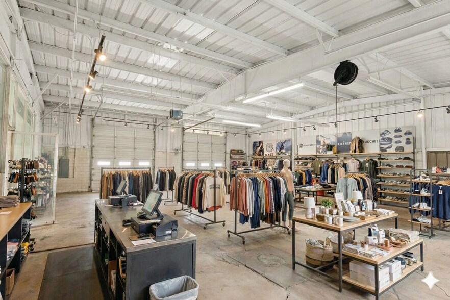 More Photos Of 500 W 2nd St, Taylor Freestanding For Sale