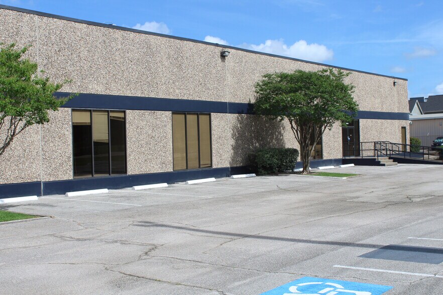 More Photos Of 8303-8317 Knight Rd, Houston Warehouse For Lease