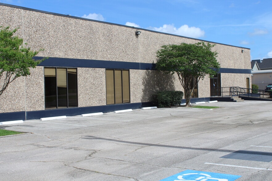 More Photos Of 8303-8317 Knight Rd, Houston Warehouse For Lease
