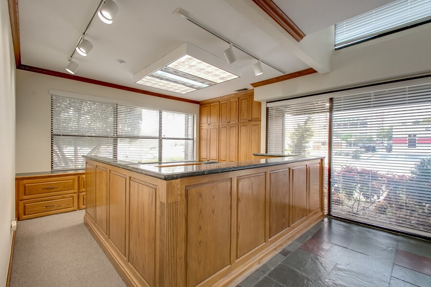 More Photos Of 3200 W 4th St, Fort Worth Loft Creative Space For Sale