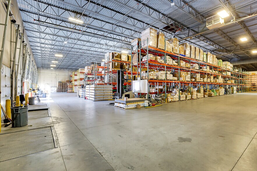 More Photos Of 5555 Joliet St, Denver Warehouse For Lease