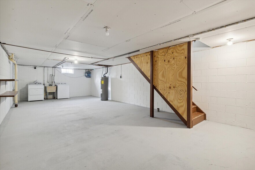 More Photos Of 6301 Frank N Dot Ct, Lansing Apartments For Sale