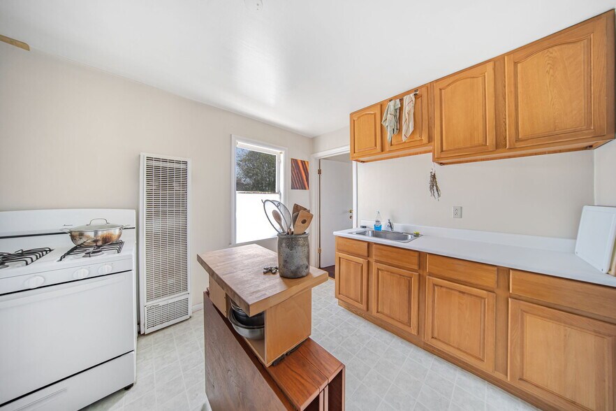 More Photos Of 2110 Ashby Ave, Berkeley Multifamily For Sale