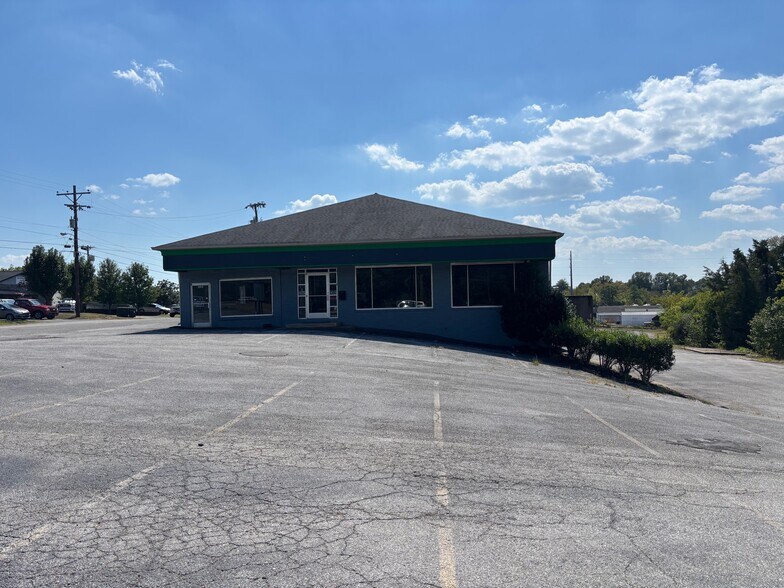 Primary Photo Of 899-911 W Main St, Hendersonville Freestanding For Sale