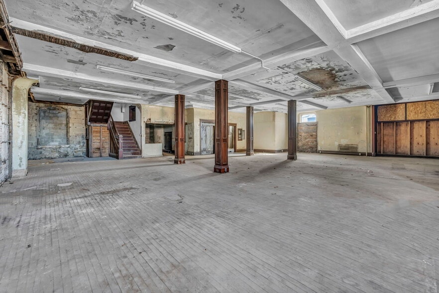 More Photos Of 112-130 Erie St S, Massillon Office For Sale