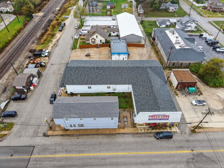 More Photos Of 103 W 2nd St N, Wright City General Retail For Sale