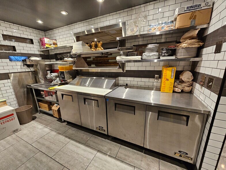 More Photos Of 3313 30 Av, Vernon Restaurant For Sale