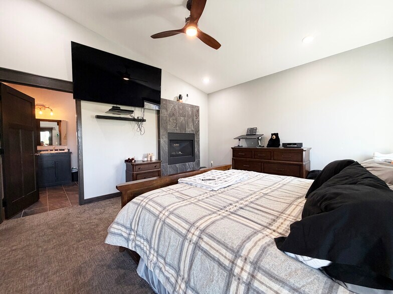 More Photos Of 359 Elm st, New Auburn Freestanding For Sale
