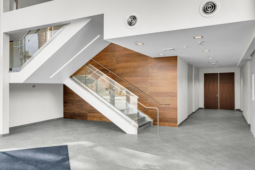 More Photos Of 1533 Spruce St, Riverside Office For Lease