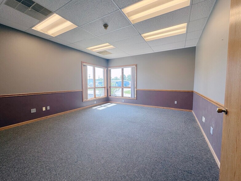 More Photos Of 1160 Lincoln St, Blair Light Manufacturing For Sale