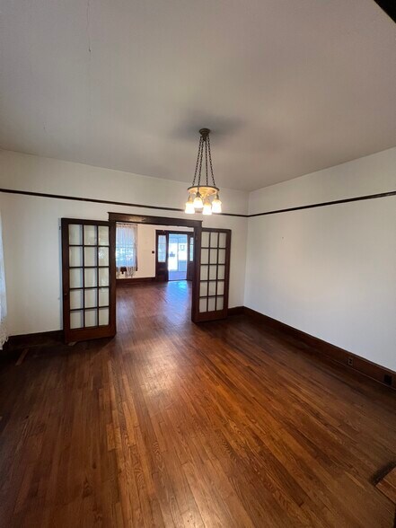 More Photos Of 615 S Washington St, Maryville Office For Sale