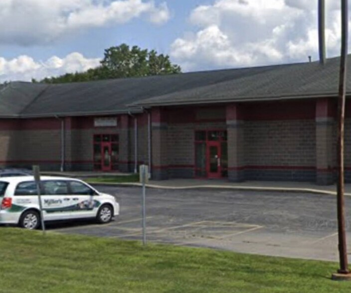 More Photos Of 603-643 N Meridian Rd, Youngstown Showroom For Lease