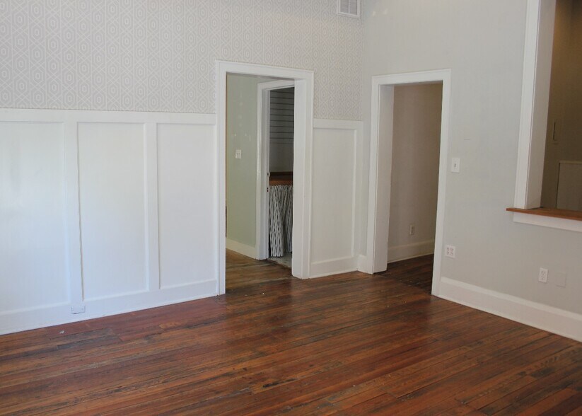More Photos Of 318 Wyndhurst Ave, Baltimore Storefront Retail Office For Lease