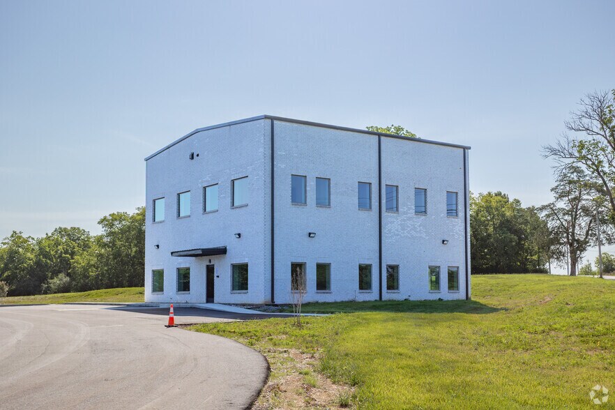 More Photos Of 1050 Cairo Rd, Gallatin Warehouse For Lease