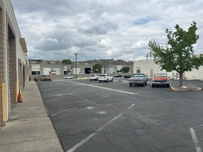 More Photos Of 26881-26883 Ruether Ave, Santa Clarita Industrial For Lease