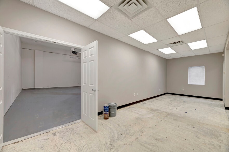 More Photos Of 28-30 W Ayre St, Wilmington Showroom For Lease