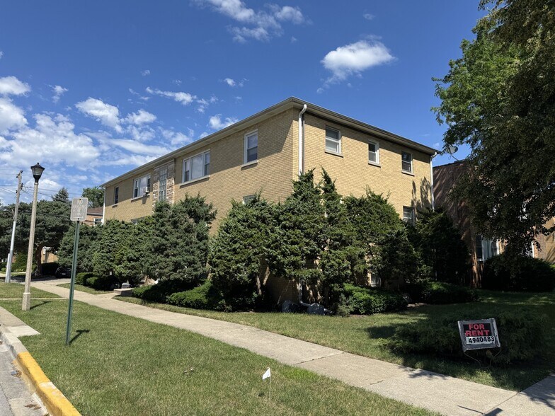 More Photos Of 4936 Greenwood St, Skokie Apartments For Sale