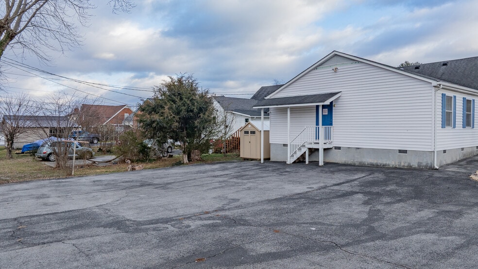 More Photos Of 1941 Euclid Ave, Bristol Medical For Sale