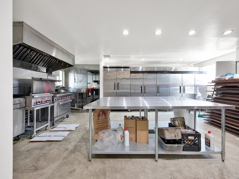 More Photos Of 6045-6047 Vineland Ave, North Hollywood Office For Sale