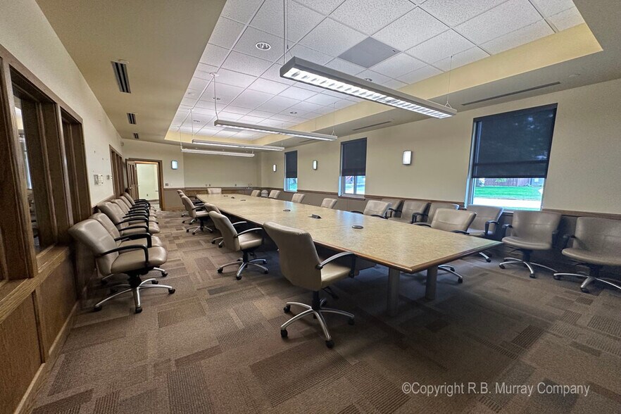 More Photos Of 425 E Trafficway St, Springfield Office For Sale