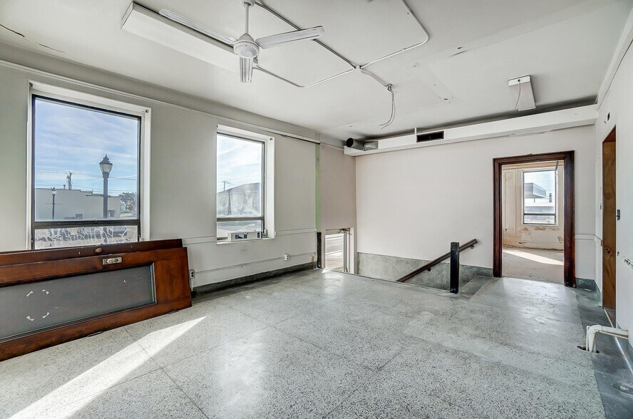 More Photos Of 311 S Main St, Celina Office For Sale