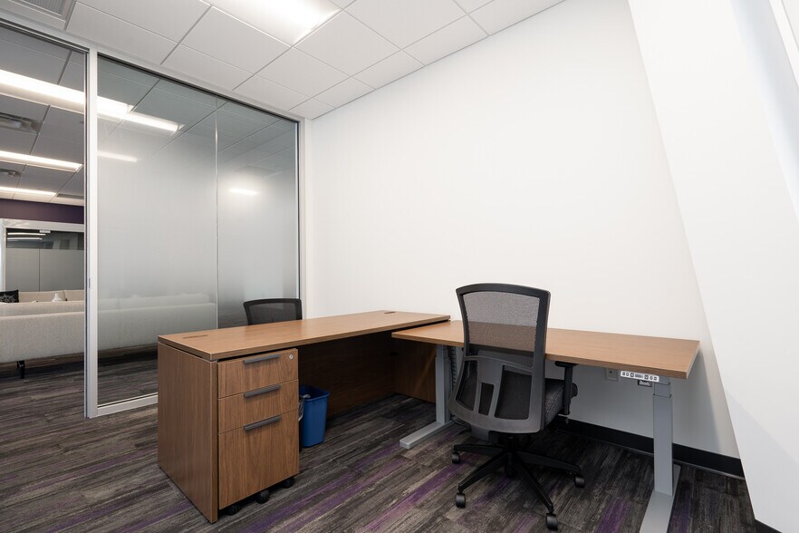 More Photos Of 2685 Vikings Cir, Eagan Office For Lease