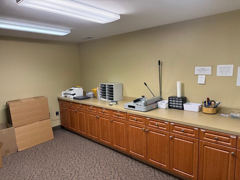 More Photos Of 1798 Holloway Dr, Holt Showroom For Lease