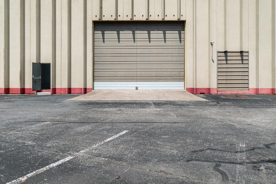 More Photos Of 12317 Technology Blvd, Austin Warehouse For Lease