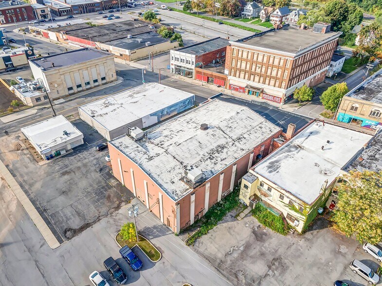More Photos Of 1711 Main St, Niagara Falls Sports And Entertainment For Sale