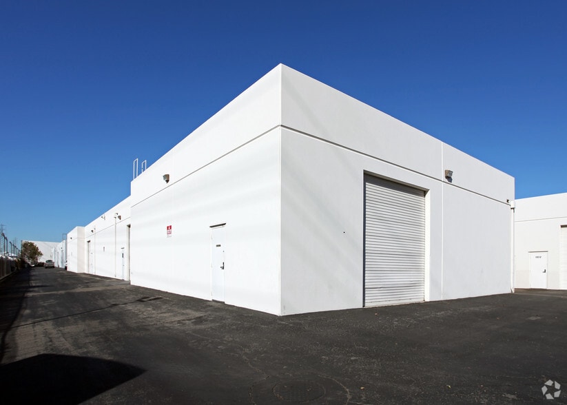 More Photos Of 1574 N Batavia St, Orange Light Manufacturing For Sale
