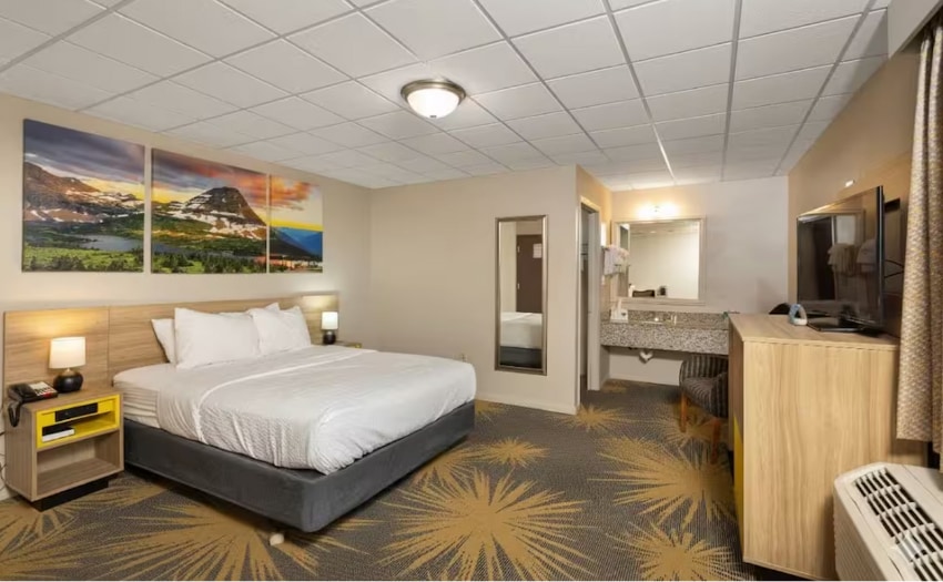 More Photos Of 109 16th St, Wheatland Hotel For Sale