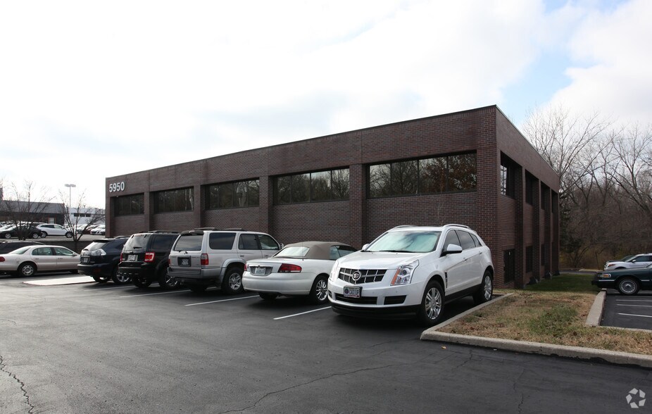 More Photos Of 5950 N Oak Tfwy, Kansas City Office For Sale