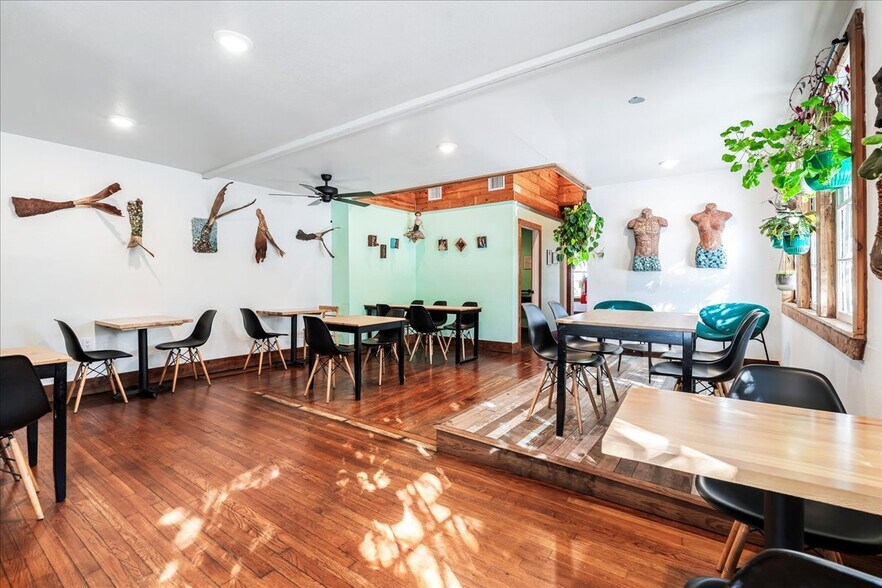 More Photos Of 217 W Hopkins St, San Marcos Restaurant For Sale