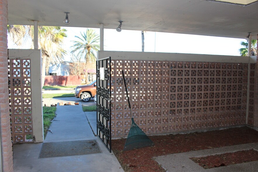 More Photos Of 301 W 44th St, Corpus Christi Manufacturing For Sale