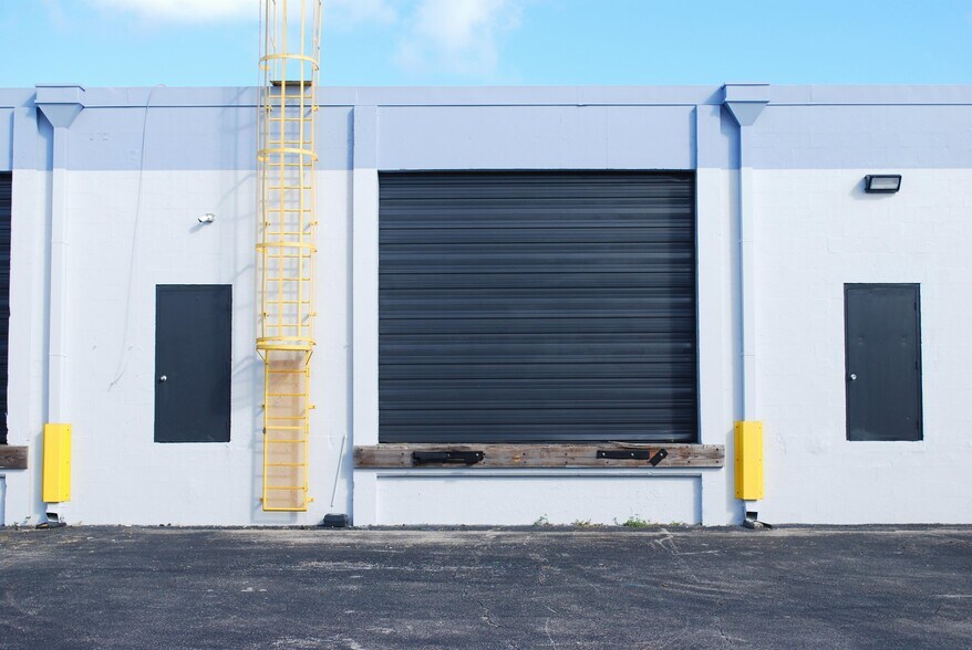 More Photos Of 1100 25th St, West Palm Beach Warehouse For Lease